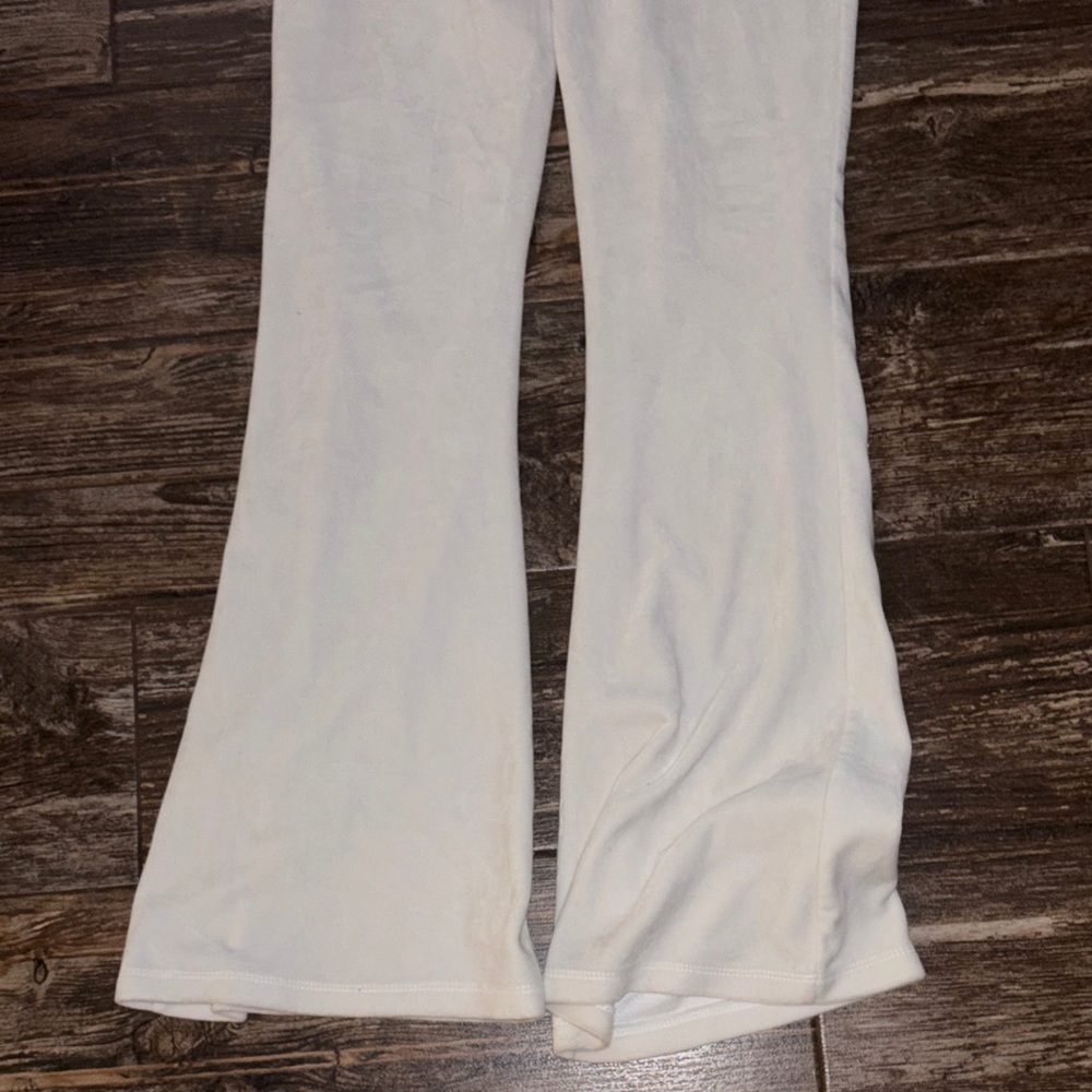 Hello Kitty White Flare Leg Pants & Lace Trim Tank Top - Picture 13 of 14